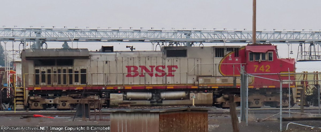 BNSF 742